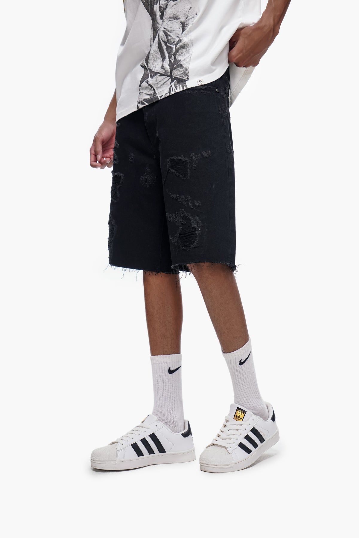 DISTRICT - Black Denim Shorts -