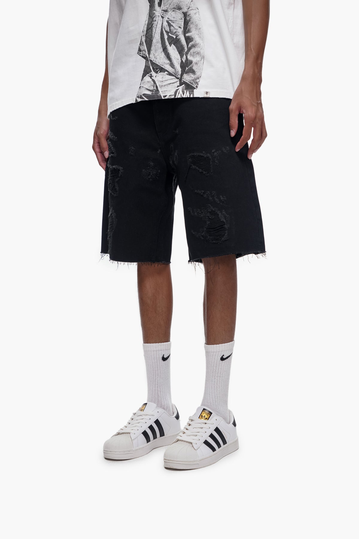 DISTRICT - Black Denim Shorts -