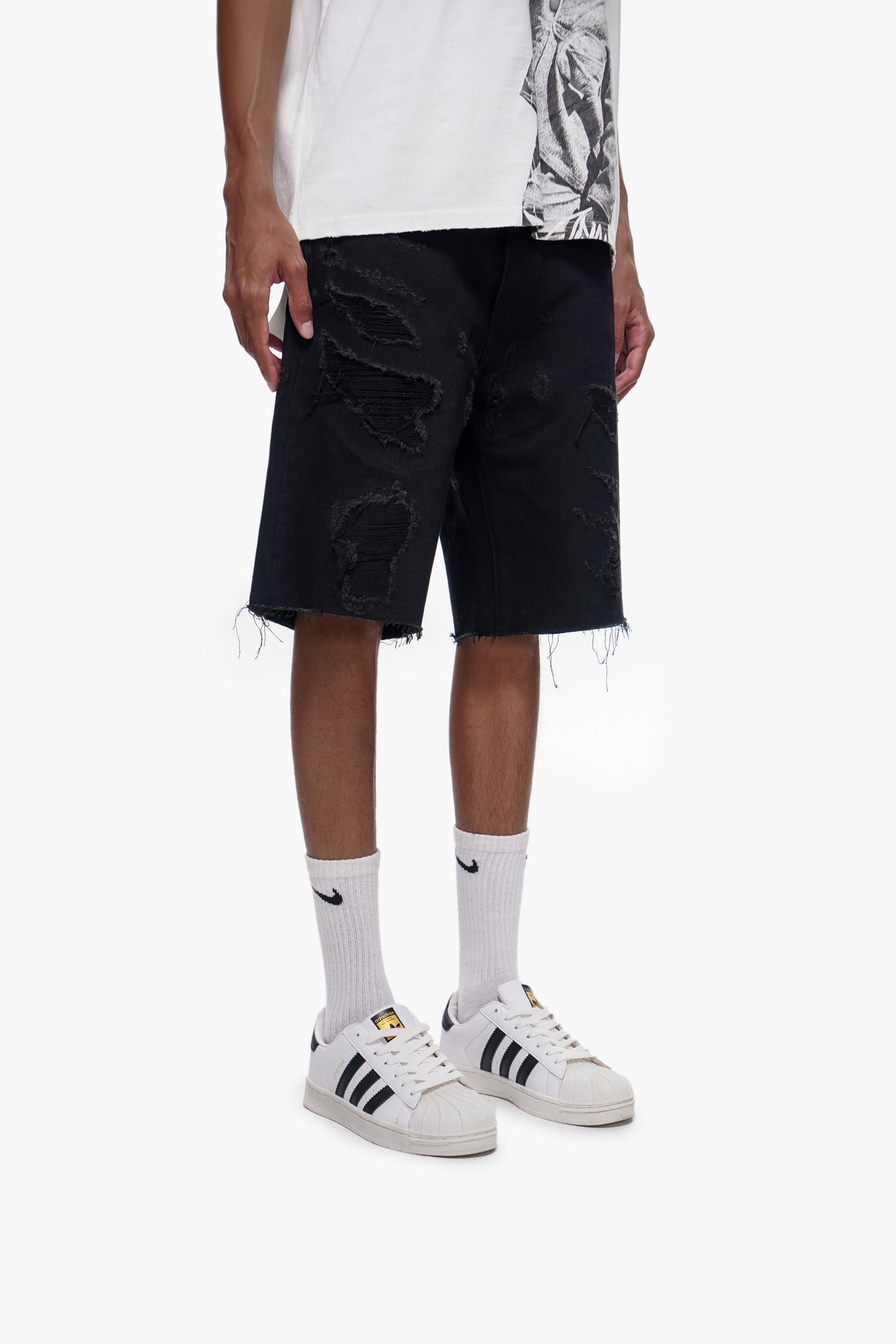 DISTRICT - Black Denim Shorts -