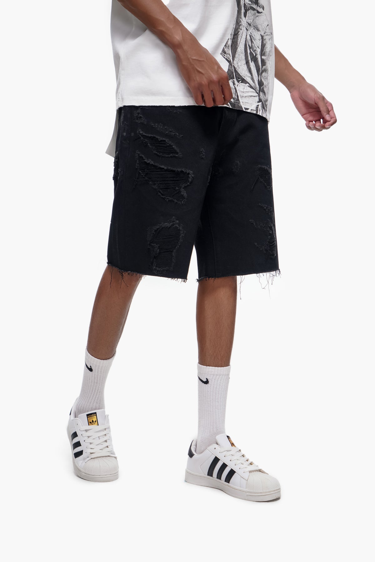 DISTRICT - Black Denim Shorts -